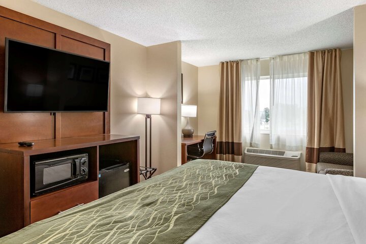 Room 10 of 32