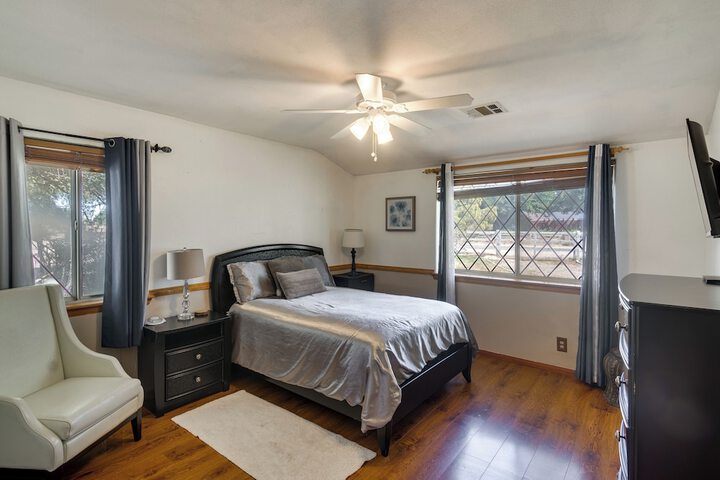 Spacious Lancaster Family Ranch - BBQ & Patio