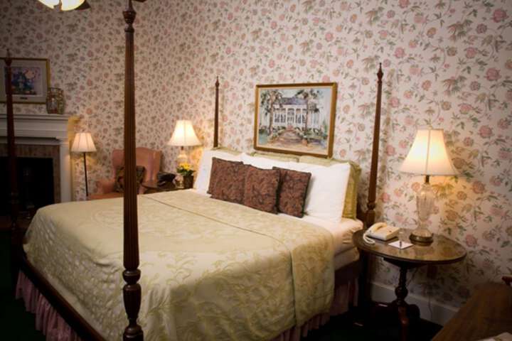 1842 Inn