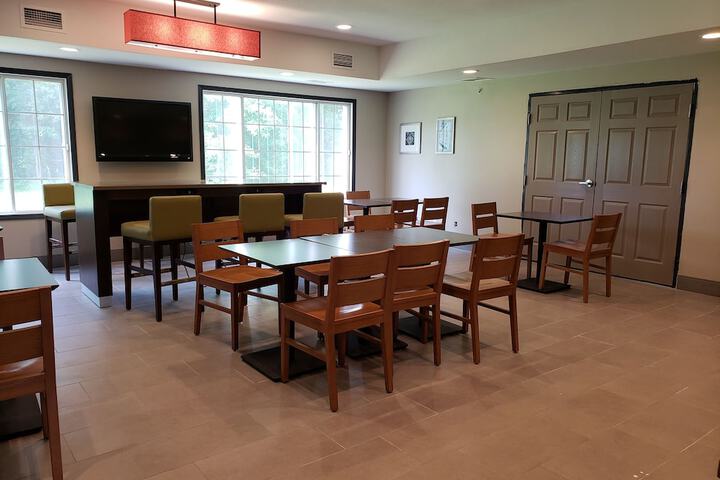 Country Inn & Suites by Radisson Detroit Lakes