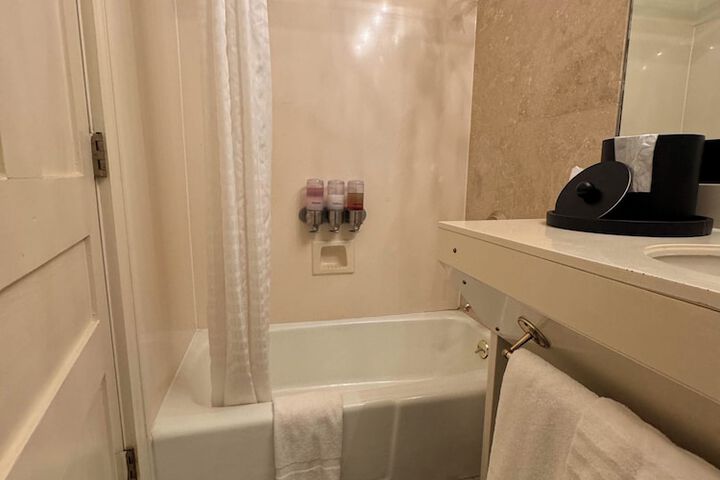 Room 107 of 142