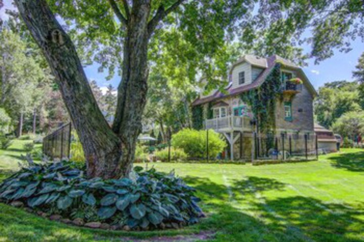 James Mulvey Carriage House Inn