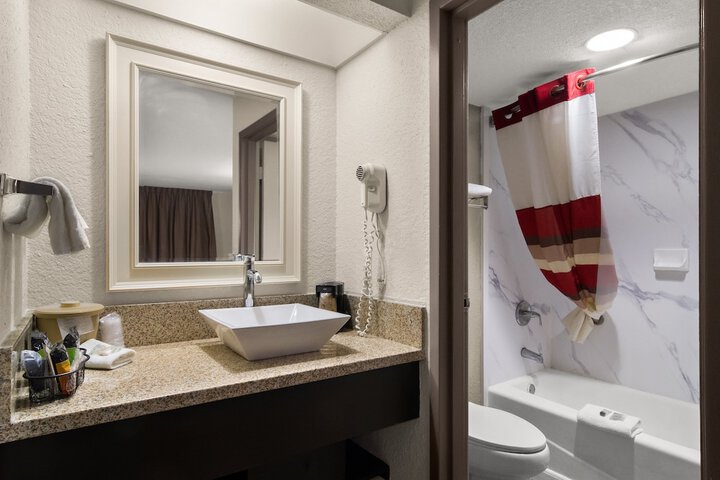 Room 21 of 37