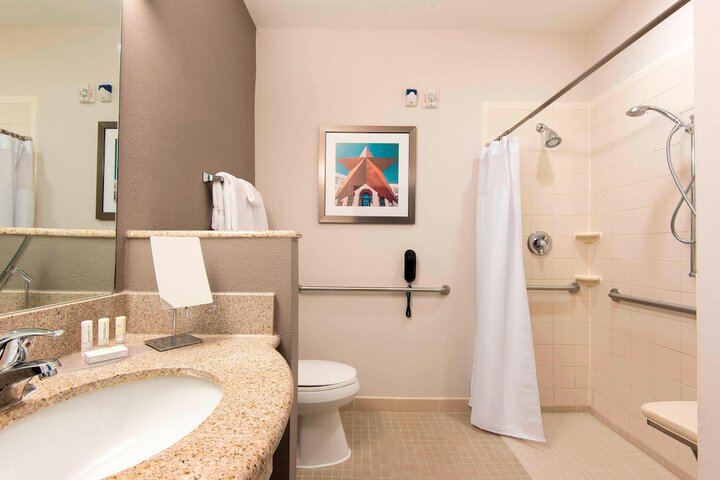 Room 15 of 34
