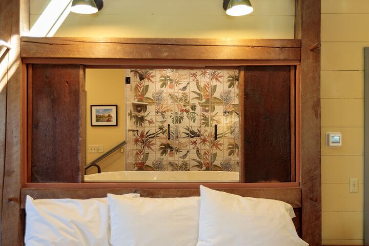 Room 42 of 76