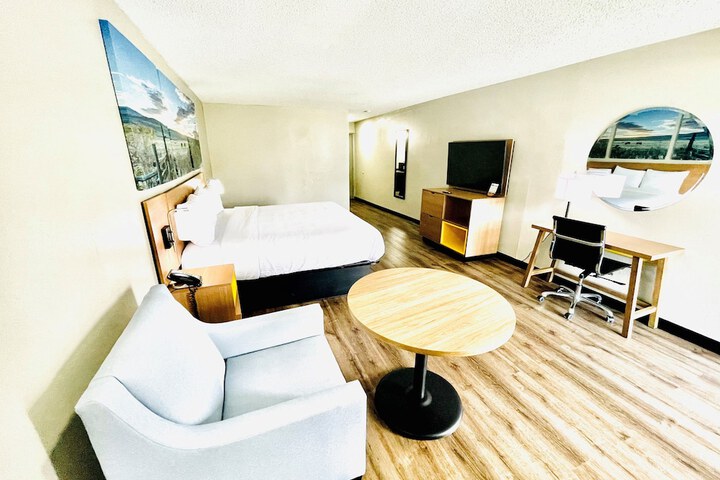 Room 11 of 13