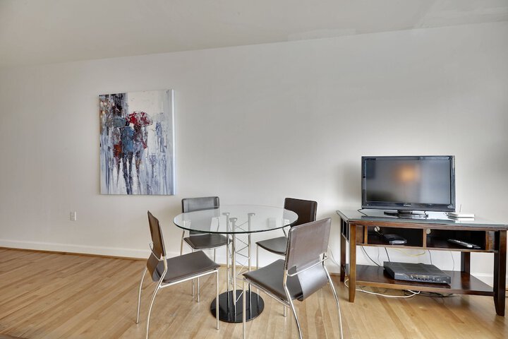 Room 10 of 19