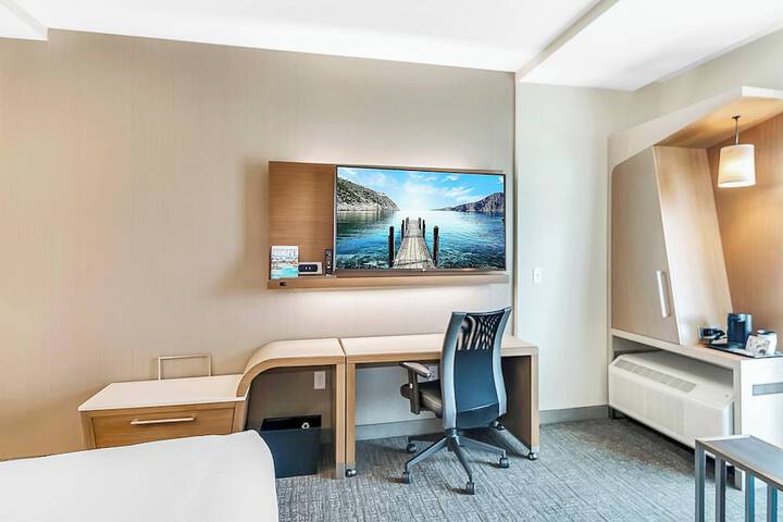 Room 15 of 23