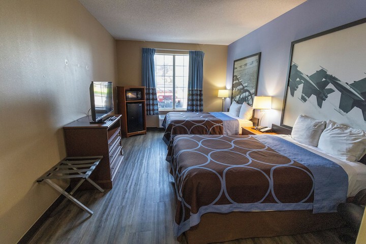 Super 8 by Wyndham Smithfield / Selma