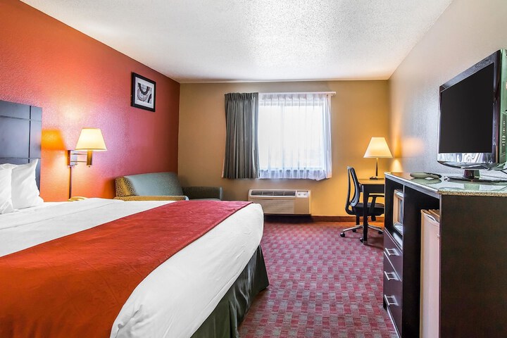 Room 32 of 40