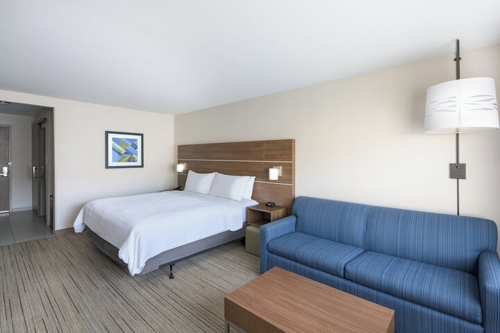 Room 32 of 60