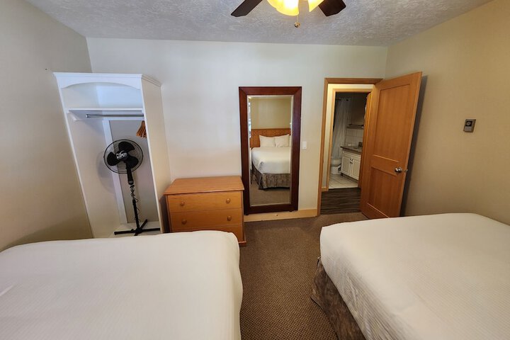 Aspen Village Inn