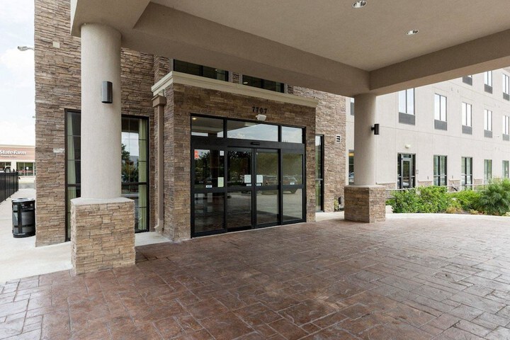 Hotel 4 of 52
