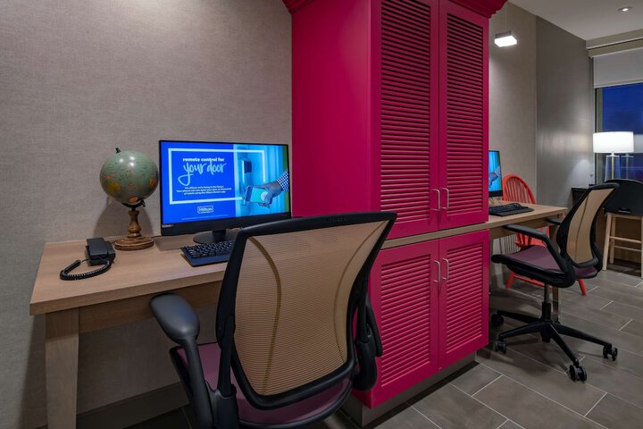 Business Center 46 of 46