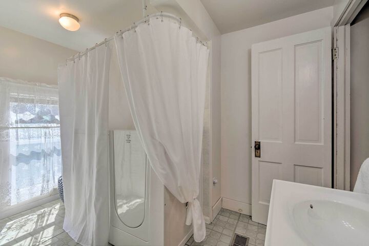 Walk to Beach! Sodus Point Escape w / Private Yard