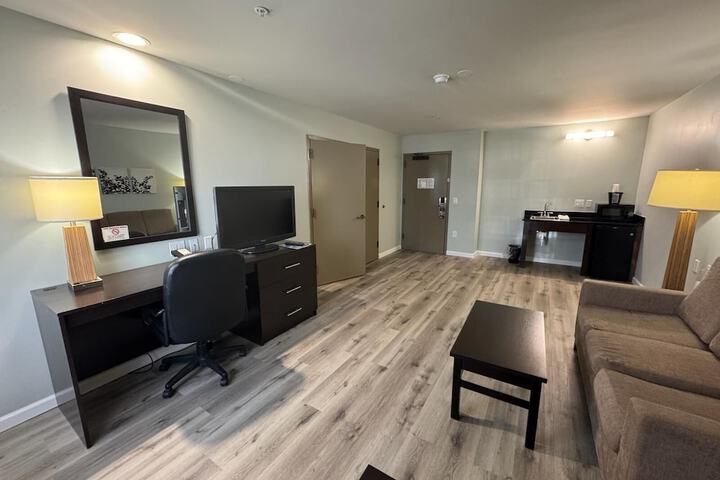 Wingate by Wyndham Bel Air I-95 Exit 77A / APG Area