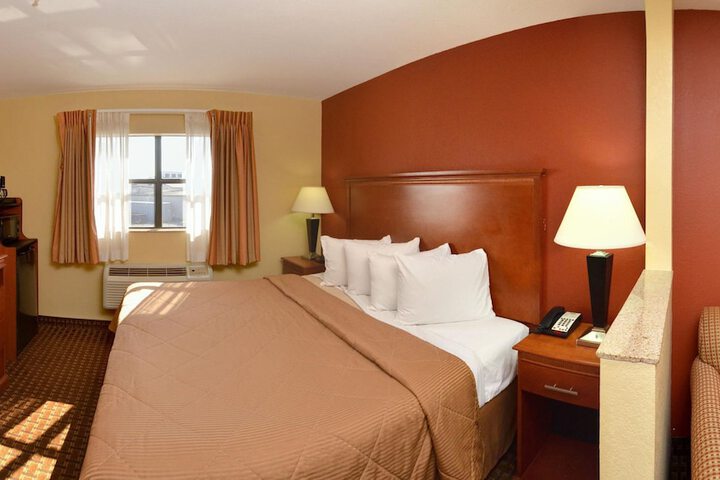 Room 10 of 28