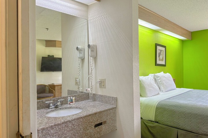 Classic Inn by Townhouse American Way Memphis I 240