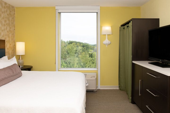 Room 27 of 48