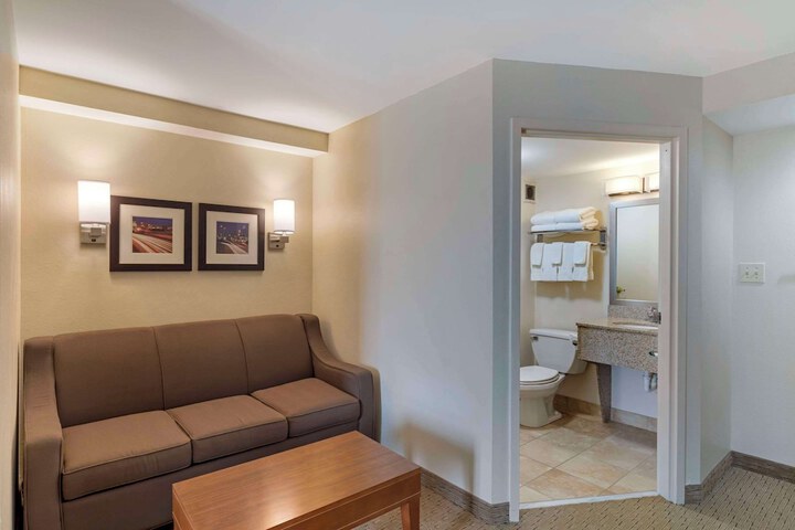 Room 10 of 29