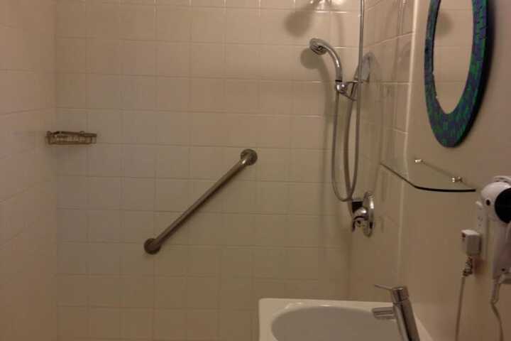 Room 18 of 33
