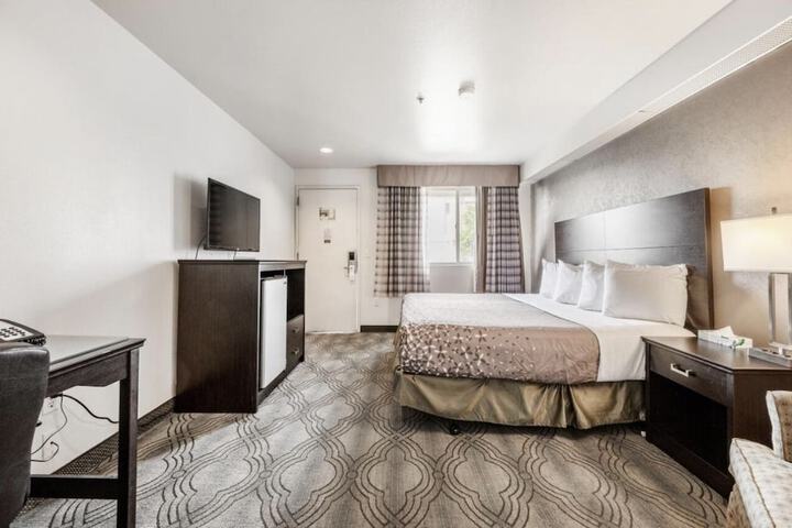 Room 12 of 16