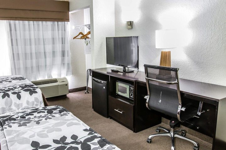 Room 20 of 34