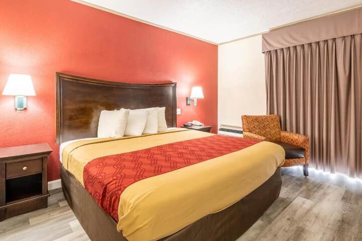 Perry Inn & Suites National Fairground I 75