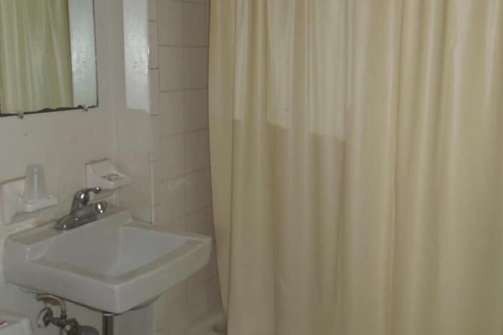 Room 6 of 30