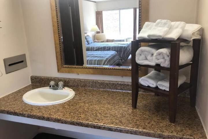 Daniel Boone Motor Inn