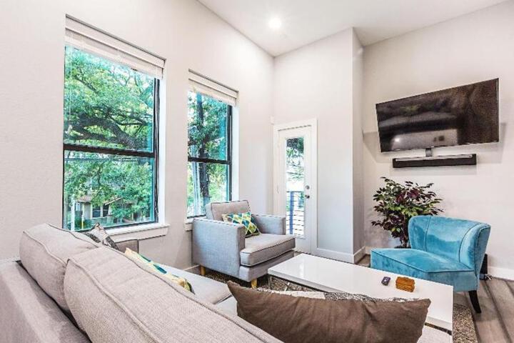 Montrose Guesthouse Suites by Dunyha