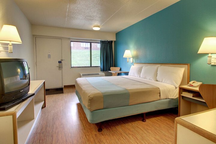 Room 25 of 29