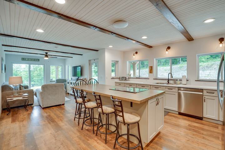 Secluded Marathon Hideaway w / Fire Pit + Views!