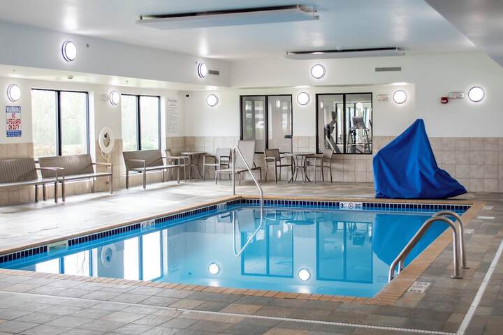 Holiday Inn Express and Suites Mason City by IHG
