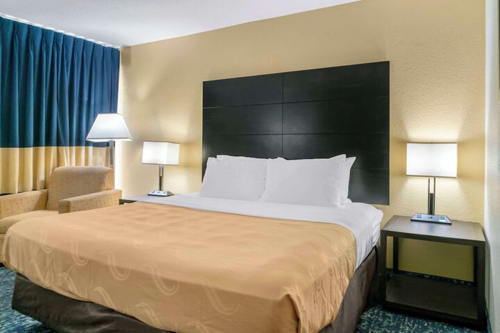 Room 10 of 29