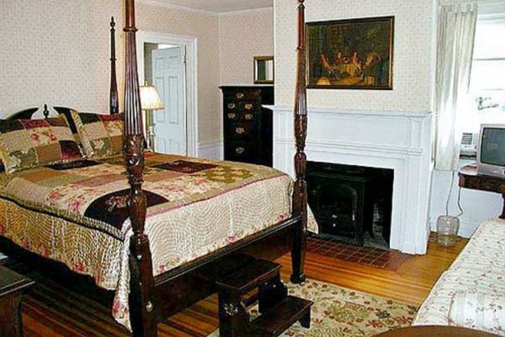Room 10 of 33