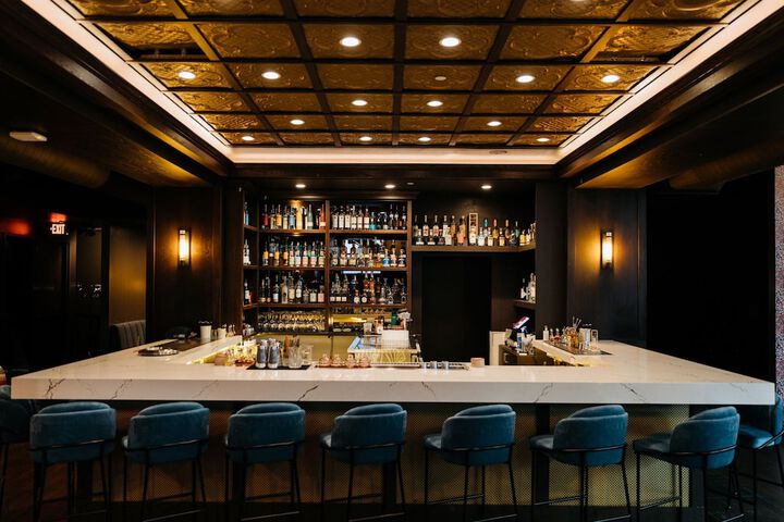 Lounge 70 of 101
