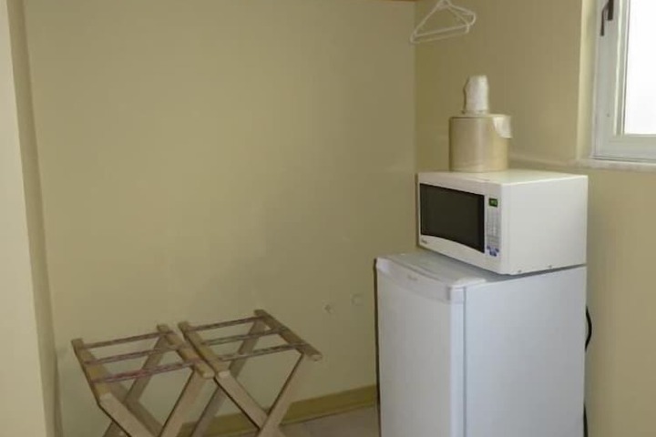 Room 8 of 34