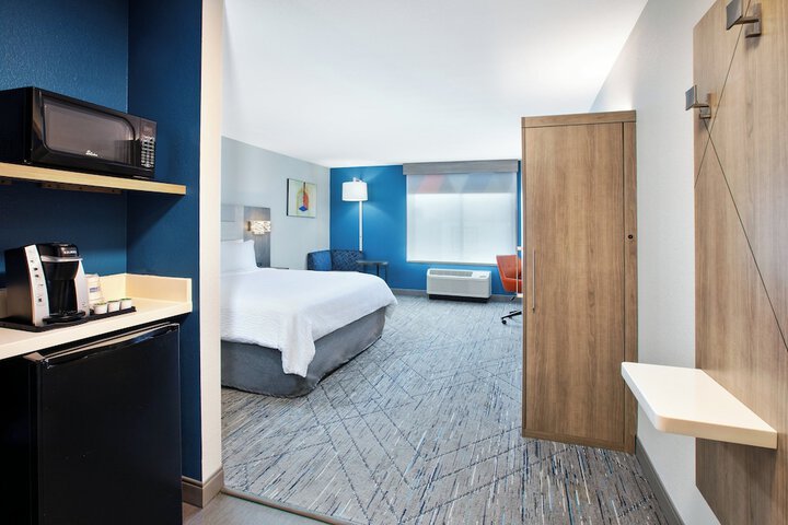 Room 17 of 52