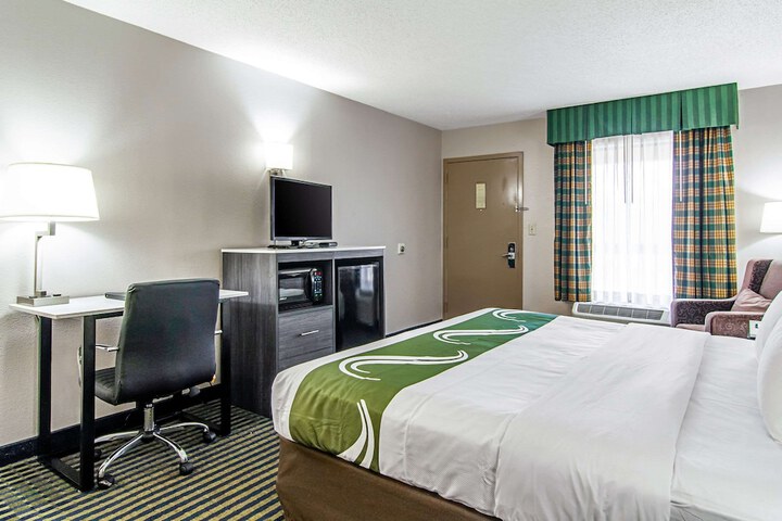 Room 25 of 40