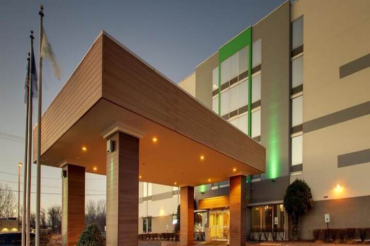 Clarion Pointe Hopkinsville near The Bruce Convention Center