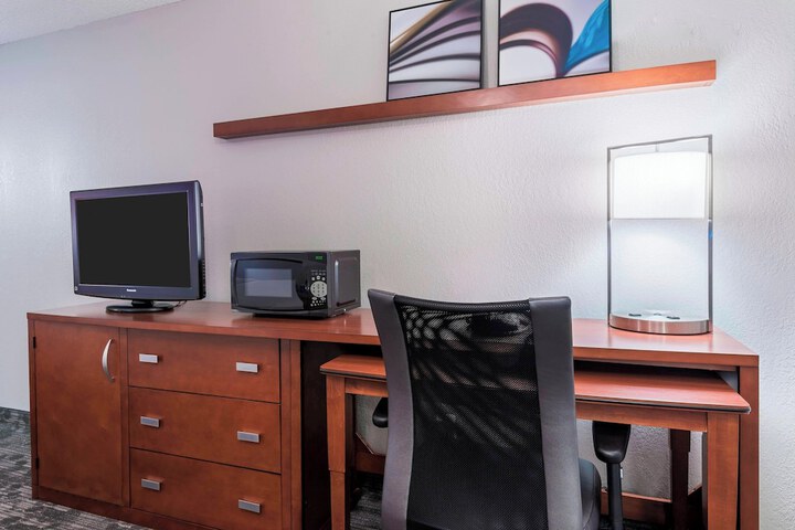 Room 16 of 28