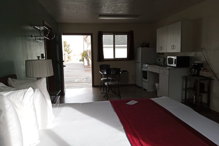 Lamplighter Cabins & Suites