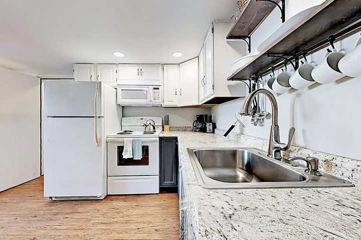 Shoreline Apartment on the Bus Line by RedAwning