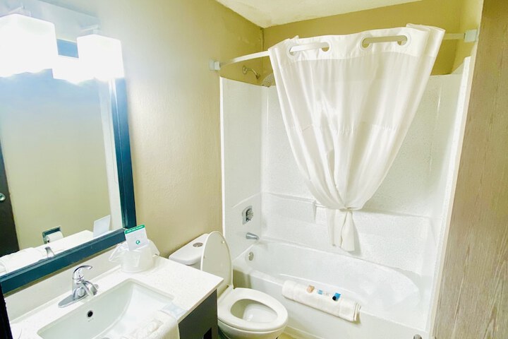 Super 8 by Wyndham Wyoming / Grand Rapids Area