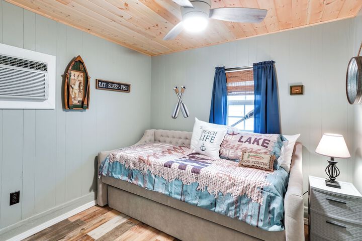 Kingston Cabin Rental: Walk to Lake Texoma Beaches