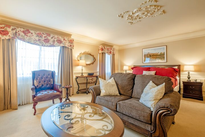 Red Coach Inn