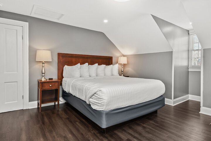 Captain Wohlt Inn Bed & Breakfast