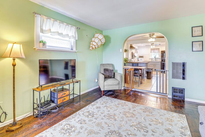 Game Room & Fire Pit: West Mifflin Home!