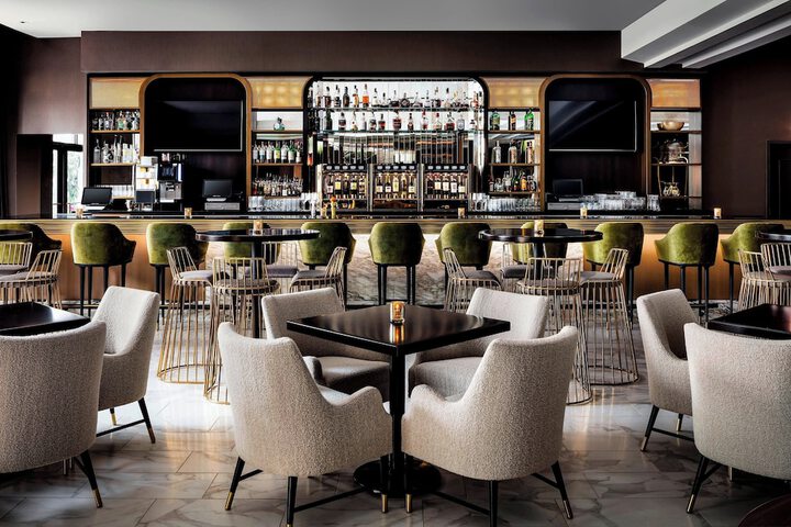 Lounge 71 of 79